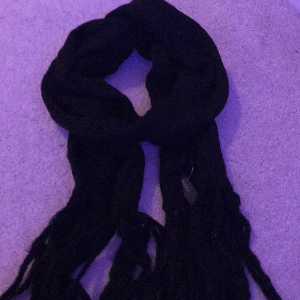 BRAND NEW black scarf